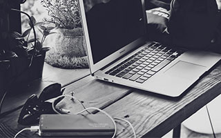 巴萨遭重创！拉菲尼亚伤缺至少5周，双线争冠前景蒙阴！